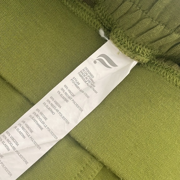 Fabletics Green Pants - Picture 2 of 5